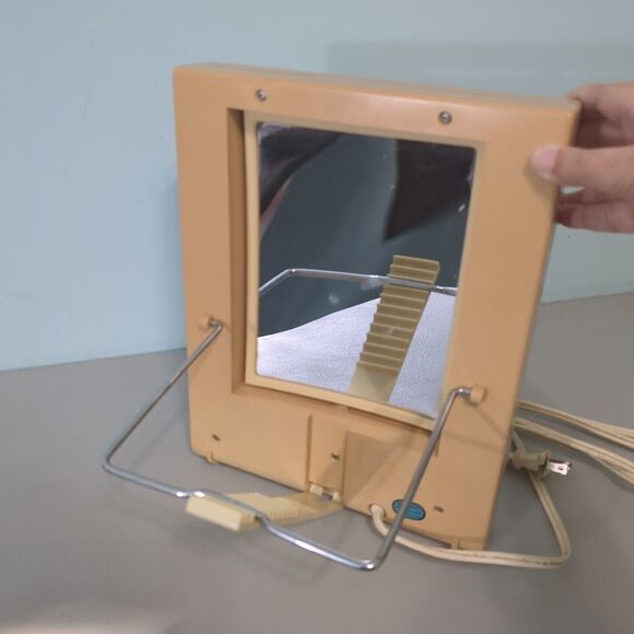 CLAIROL True-to-Light Portable Make Up Mirror+Lamp LM-7 Outlet+4 Light Settings - Picture 3 of 3